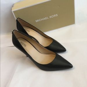 Michael Kors black pumps